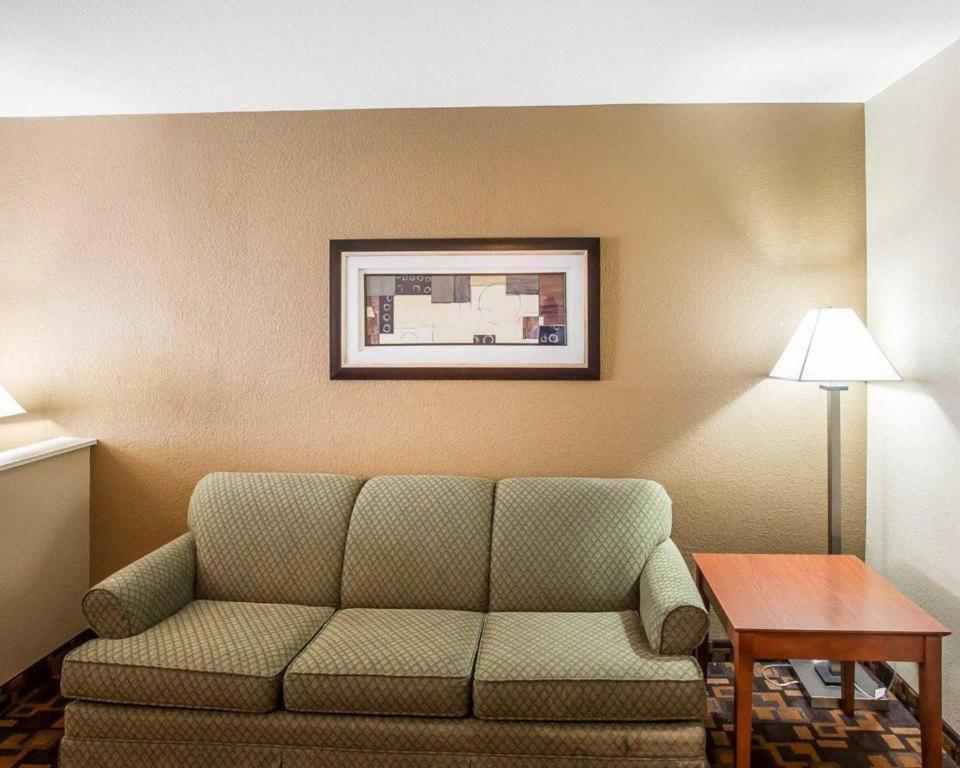 Quality Inn & Suites Mount Juliet Exterior photo
